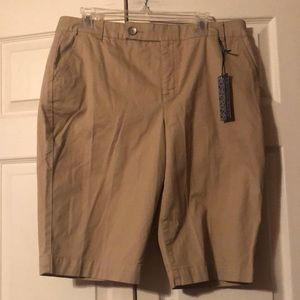 Bandolino 14P Bermuda Shorts ~ Kakhi Tan ~ Hits just above knee ~ Waist 36” ~NWT